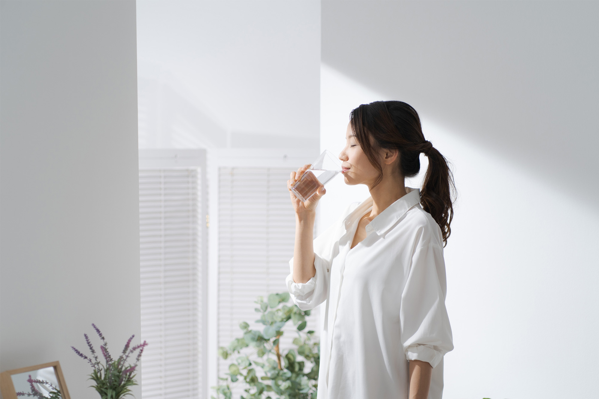 パチスロ かちかち くんを服用する女性