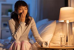 眠くなる方法ってあるの？眠れない夜に試したい対処法や眠れない原因を解説