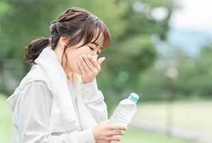 胃液が上がってくる原因とは？症状や逆流性食道炎との関連を解説