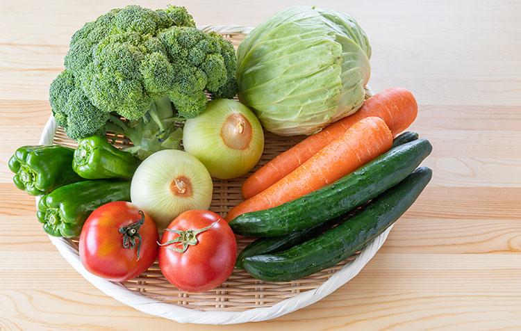 むくみを取るために重要な食べ物とは？ むくみ解消や予防の方法も紹介