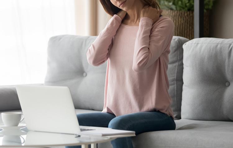 寝違えたような痛みがあり、首を動かせない