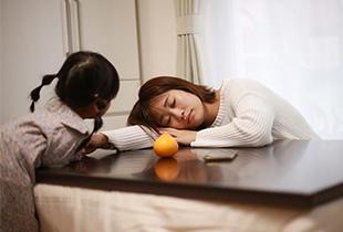 イベントの重なる年末年始に多い「正月疲れ」について、専門家監修のもと対処法などを解説