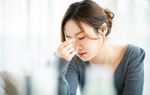 頭が痛いときに考えられる 原因は？頭痛の種類と症状を和らげる方法