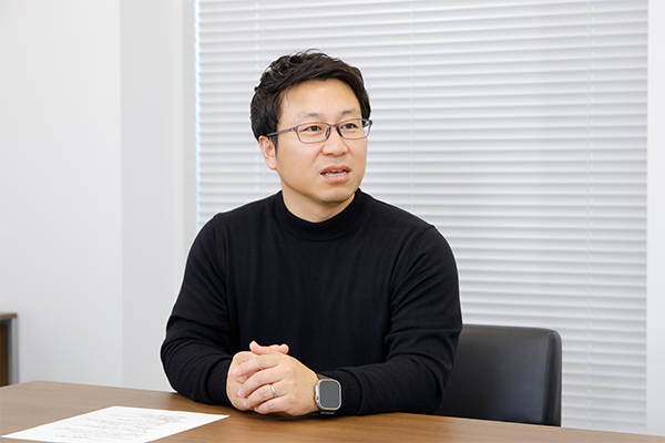 企業からの支援について語る佐藤高輝さん