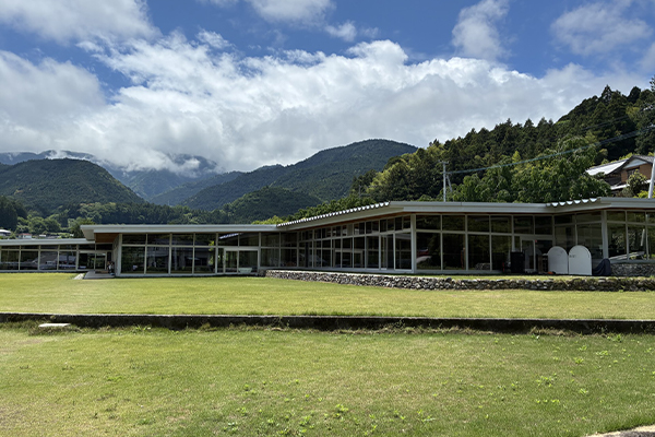 神山まるごと高等専門学校外観